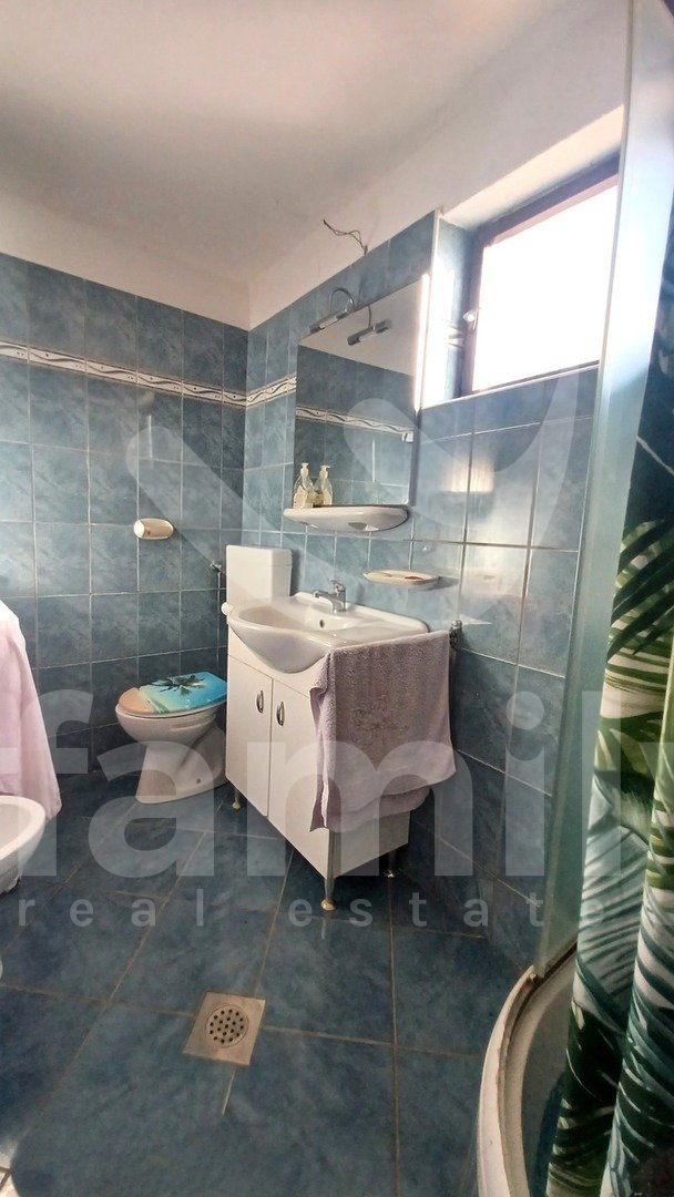 PRODAJA OBITELJSKE KUĆE U NIZU U OKOLICI VIŠNJANA