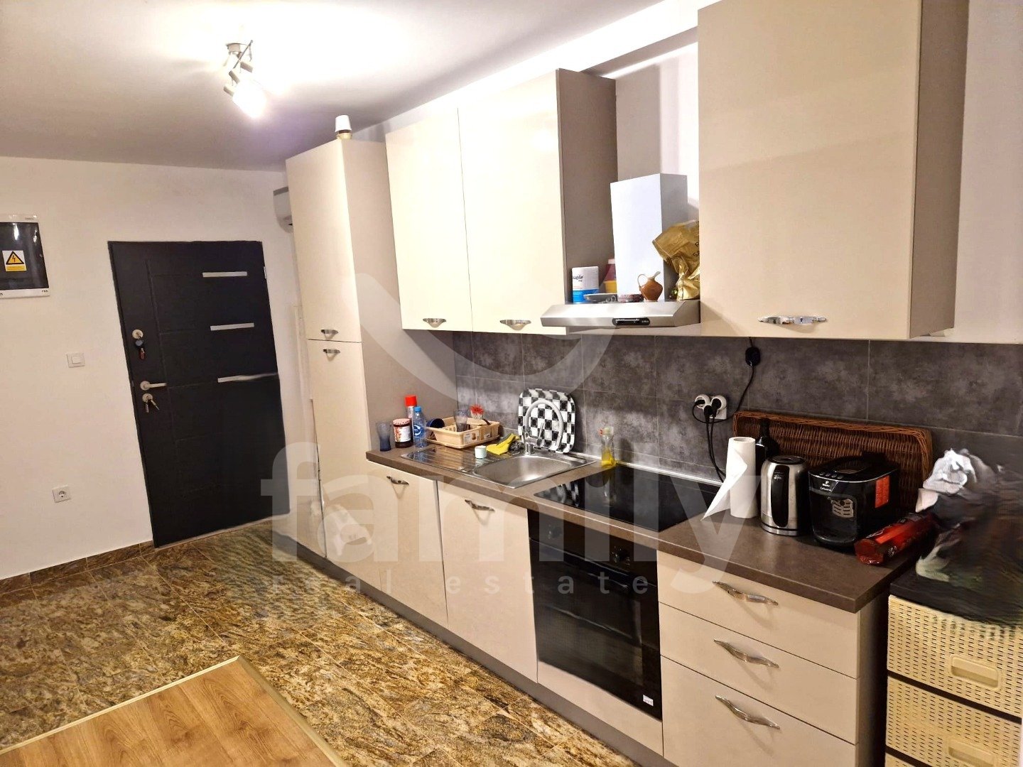 LIJEPI STAN NA ATRAKTIVNOJ LOKACIJI U FAŽANI