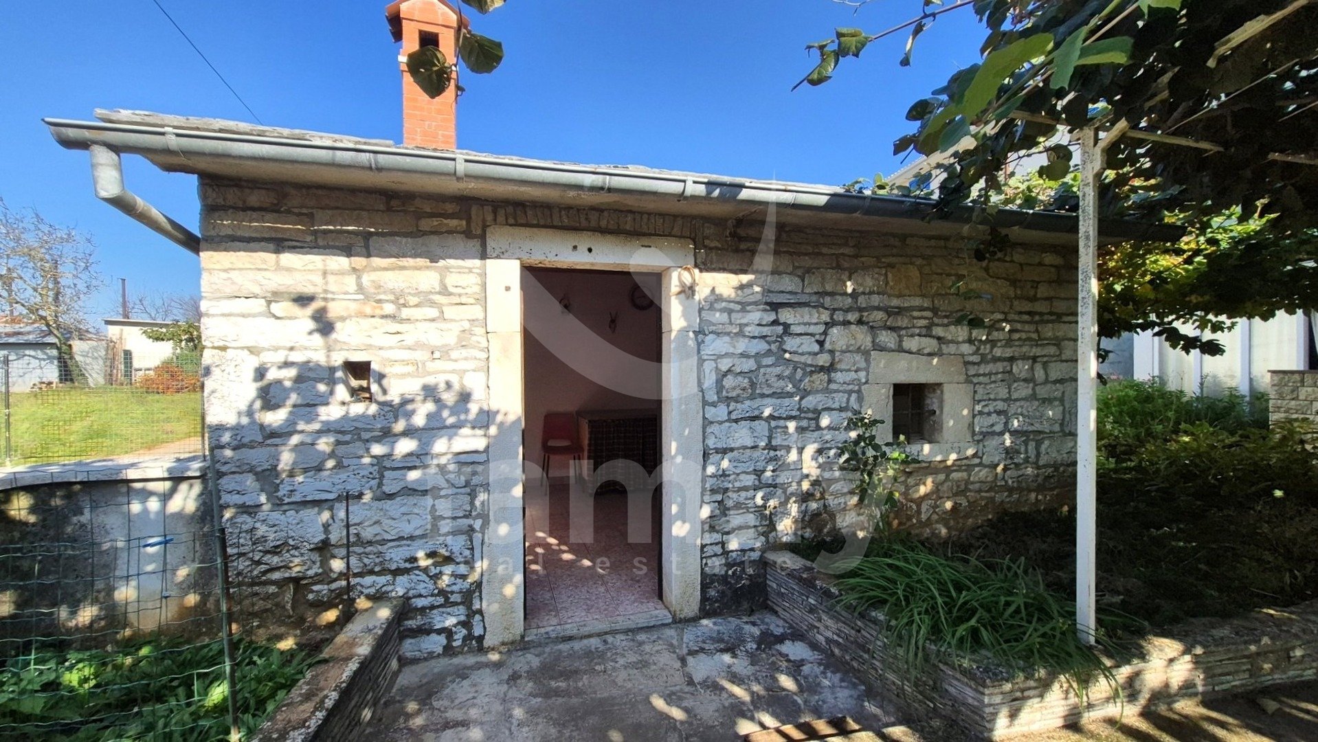 SCHÖNES HAUS MIT GARTEN UND GROßEM BAUPOTENZIAL