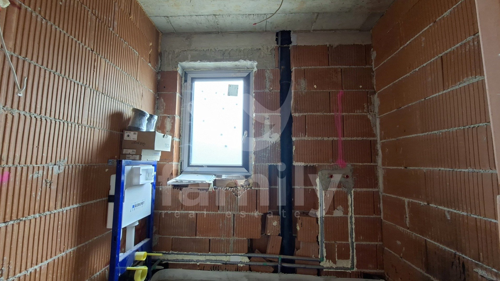 PRODAJA NOVOGRAĐENE OBITELJSKE KUĆE