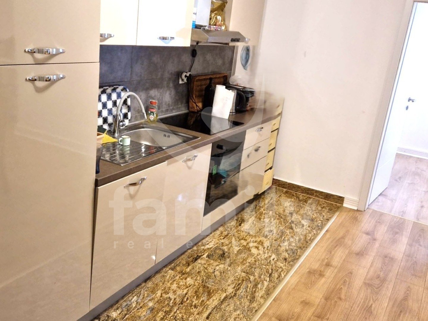 LIJEPI STAN NA ATRAKTIVNOJ LOKACIJI U FAŽANI