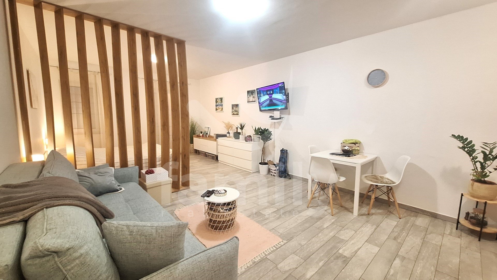 PRODAJA KOMFORNOG JEDNOSOBNOG STANA 150 M OD MORA