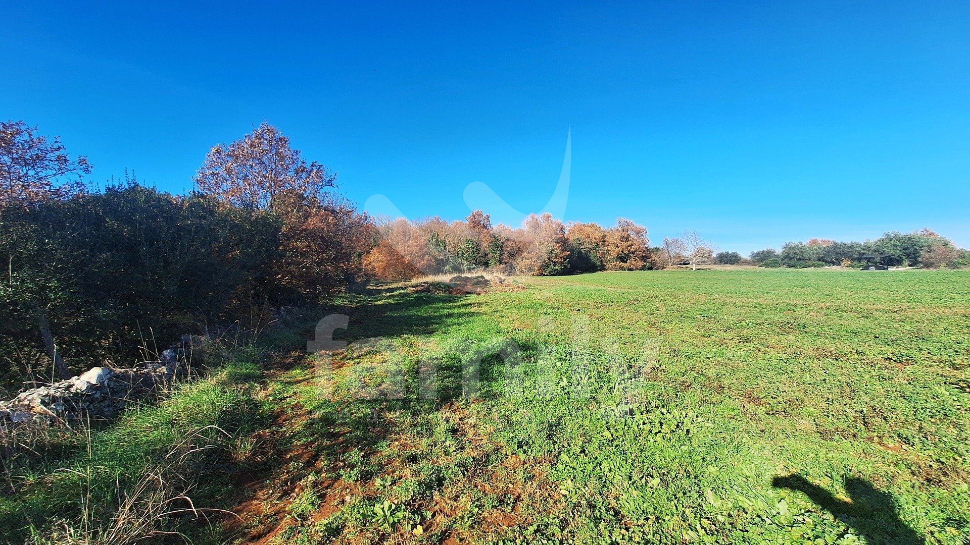 EXCLUSIVE SALE OF SPACIOUS BUILDING LAND