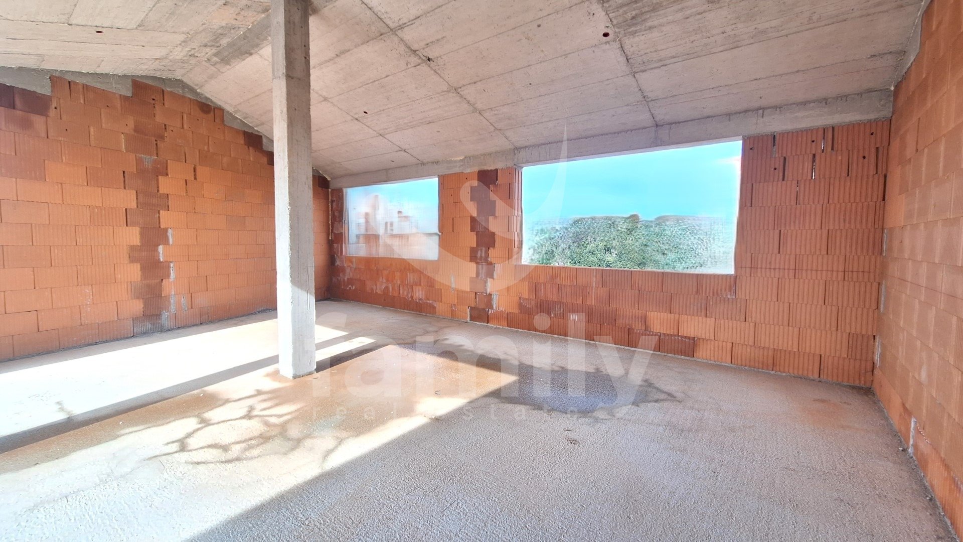 GERÄUMIGES FAMILIEN-PENTHOUSE MIT ATEMBERAUBENDEM MEERBLICK