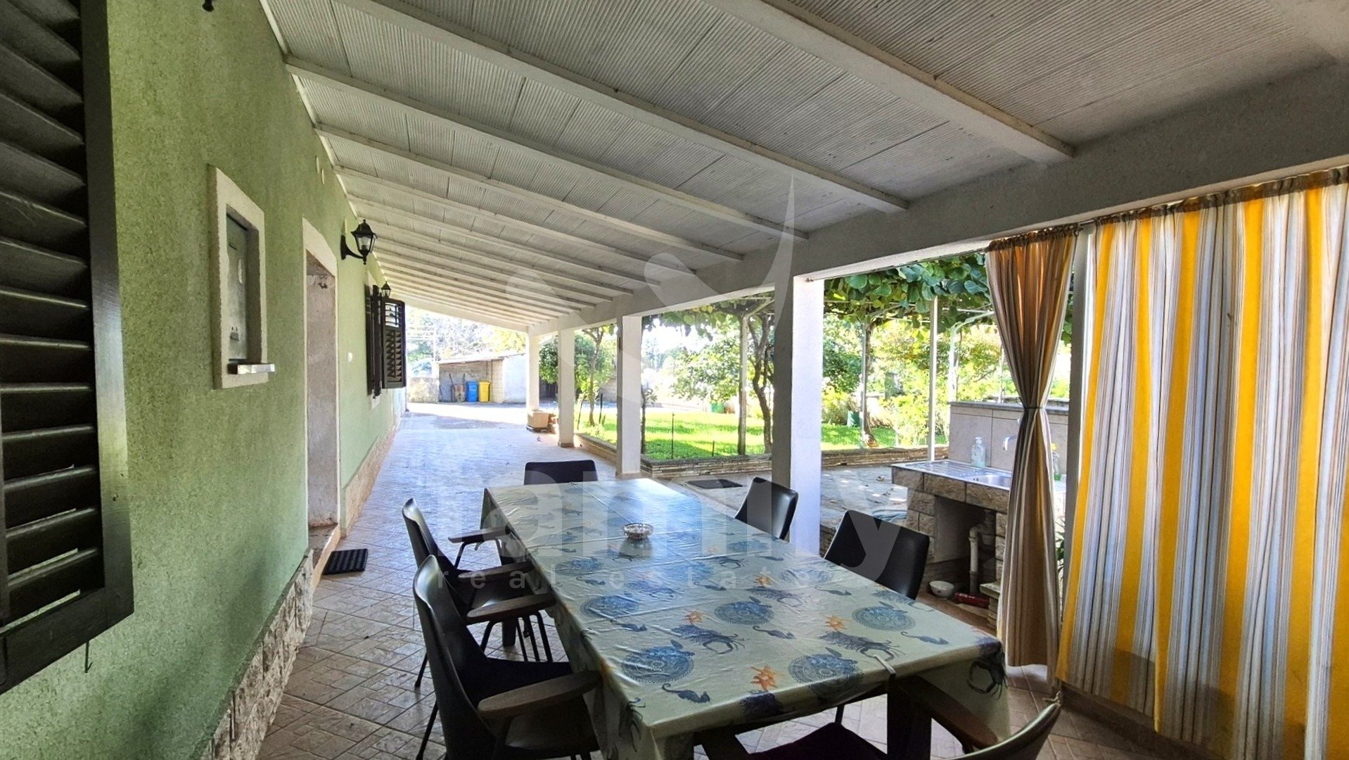 SCHÖNES HAUS MIT GARTEN UND GROßEM BAUPOTENZIAL