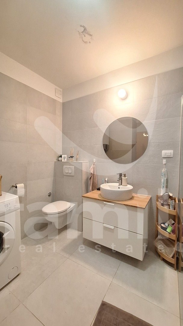 PRODAJA KOMFORNOG JEDNOSOBNOG STANA 150 M OD MORA