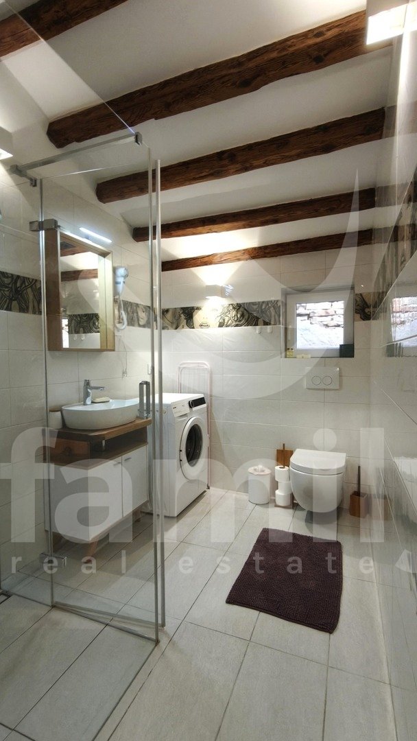 ZWEI CHARMANTE WOHNUNGEN ZUM VERKAUF IN DER ALTSTADT VON ROVINJ