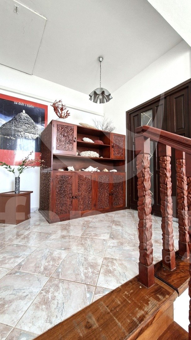 VERKAUF EINES HOCHPROFITABLEN HAUSES MIT MEERESBLICK