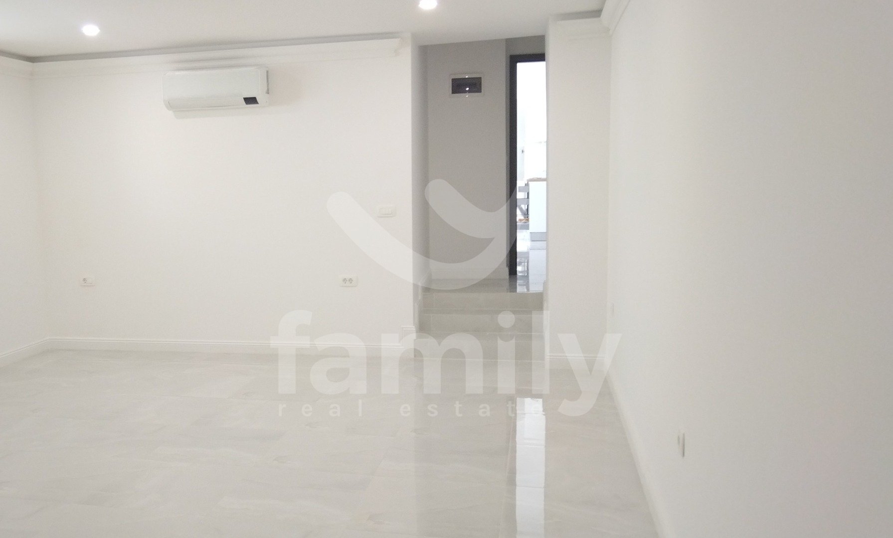 LIJEPA KOMPLETNO RENOVIRANA KUĆA U PULI