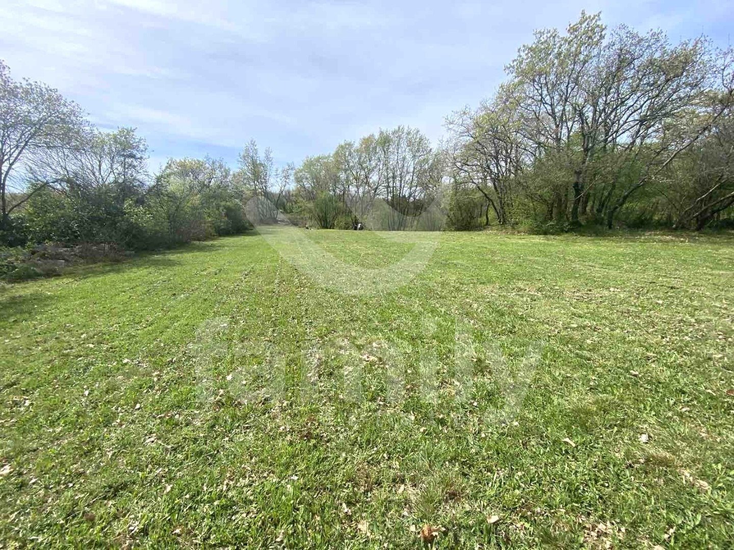 PRODAJA GRAĐEVINSKOG ZEMLJIŠTA NA MIRNOJ LOKACIJI