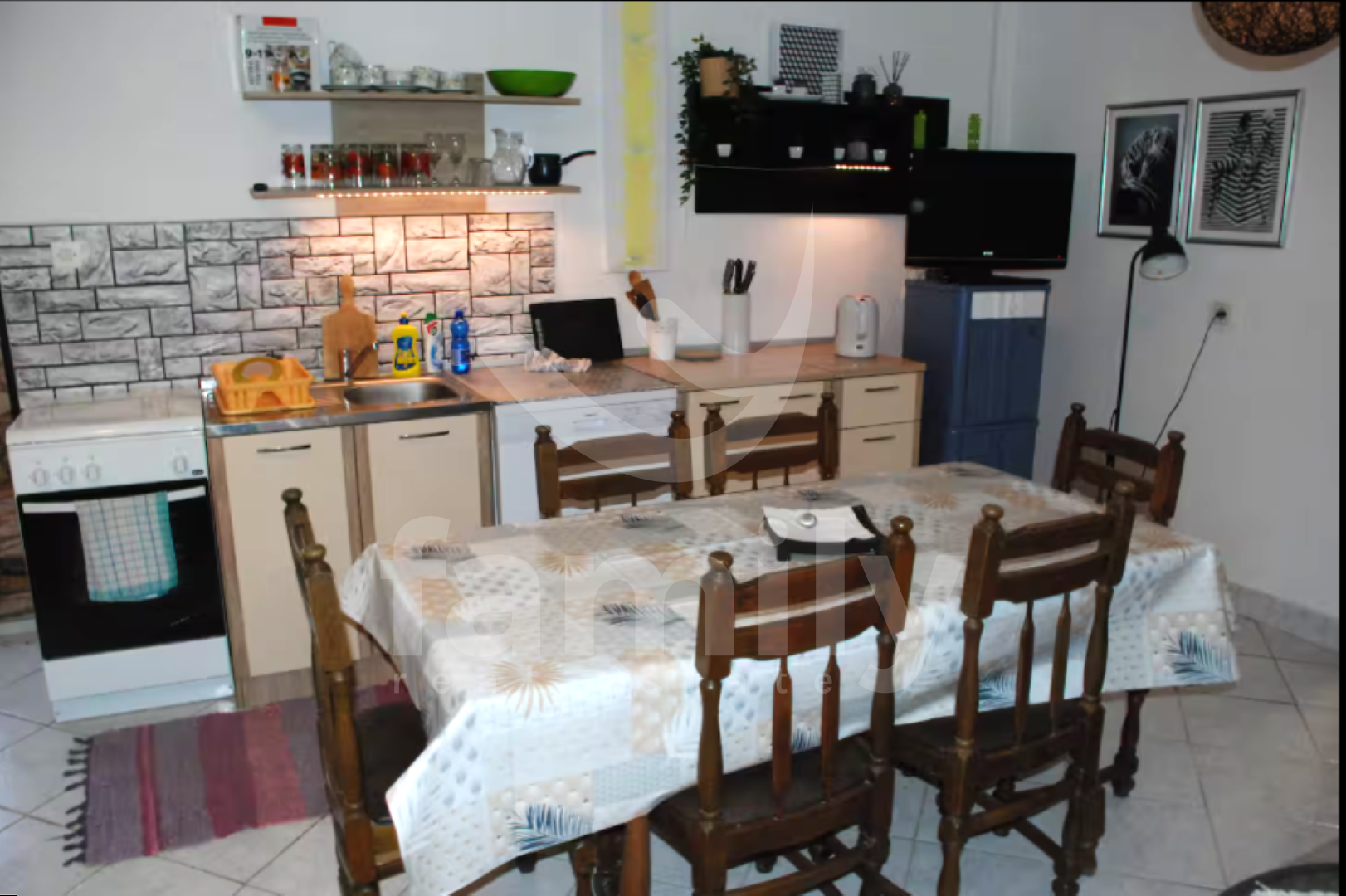 VERKAUF EINES HOCHPROFITABLEN HAUSES MIT MEERESBLICK