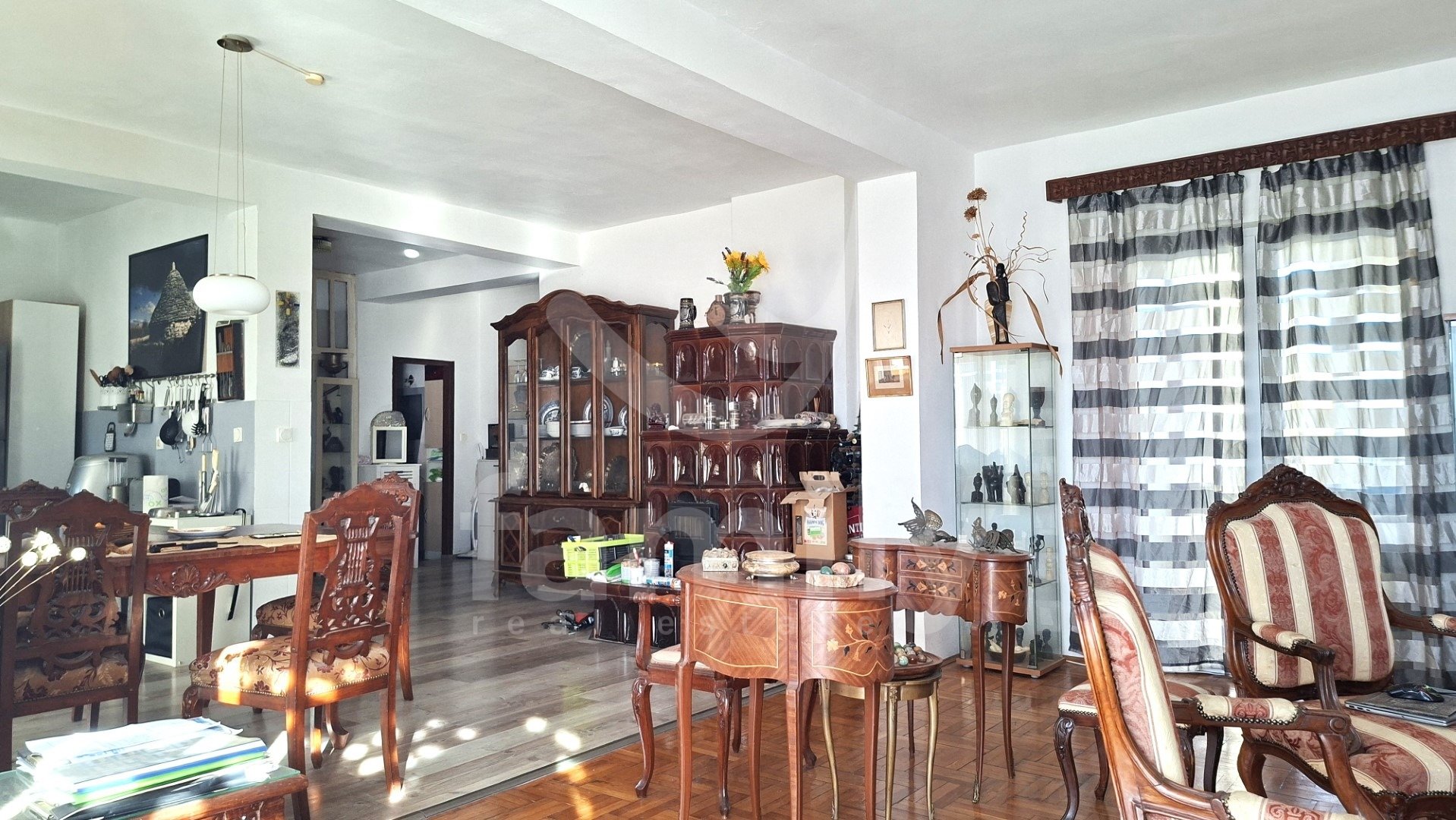 VERKAUF EINES HOCHPROFITABLEN HAUSES MIT MEERESBLICK