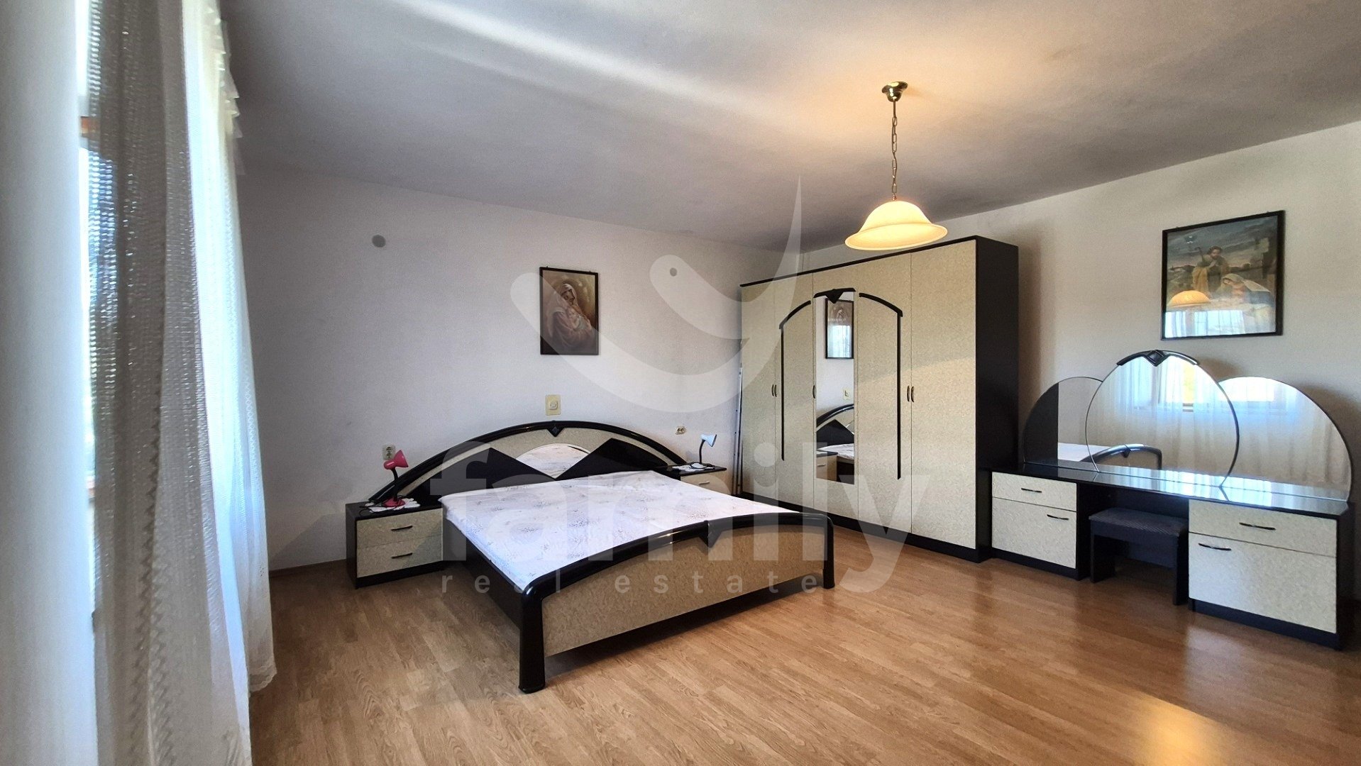 SCHÖNES HAUS MIT GARTEN UND GROßEM BAUPOTENZIAL