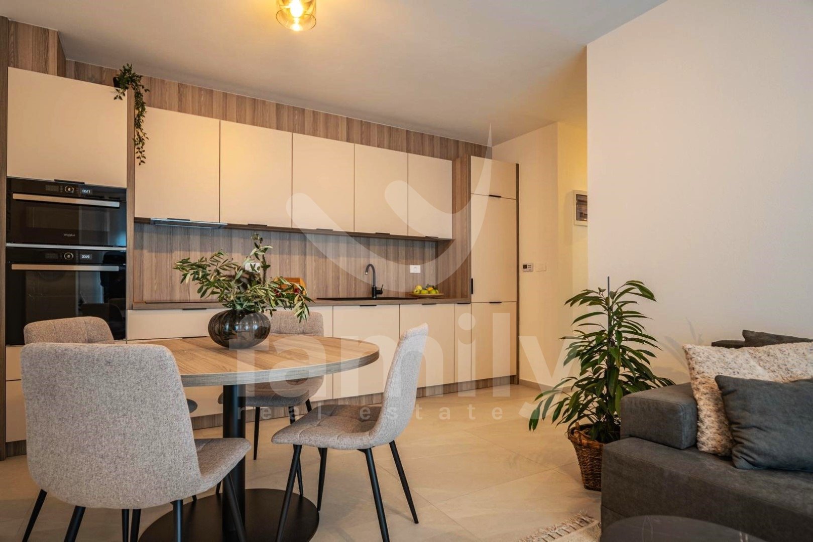 MODERAN STAN ZA NAJAM NA ATRAKTIVNOJ LOKACIJI