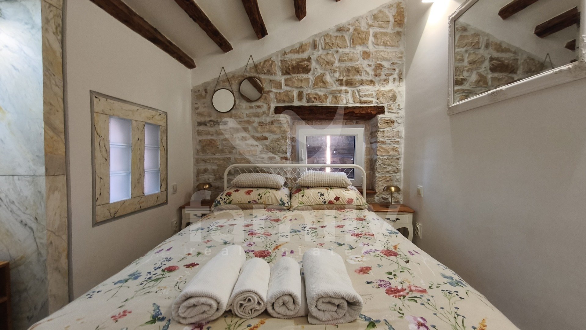 ZWEI CHARMANTE WOHNUNGEN ZUM VERKAUF IN DER ALTSTADT VON ROVINJ